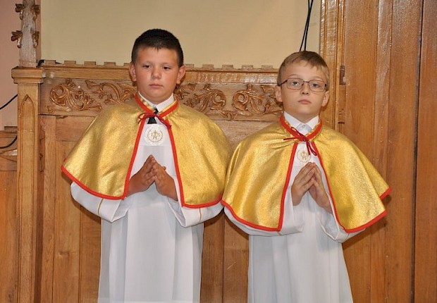 Przyjęcie kandydat&oacute;w na ministrant&oacute;w