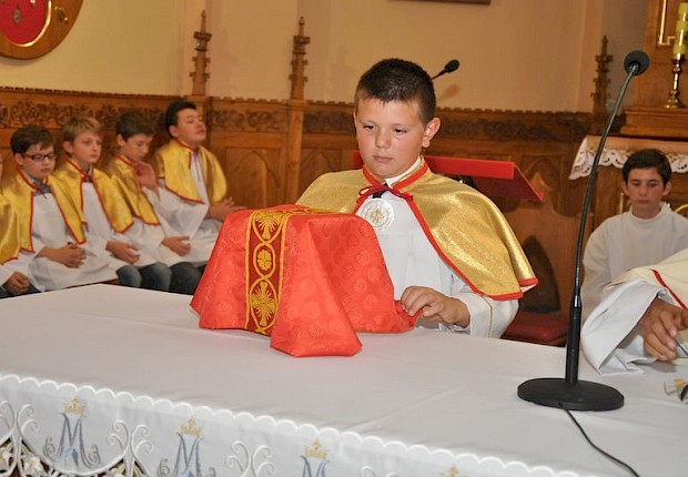 Przyjęcie kandydat&oacute;w na ministrant&oacute;w