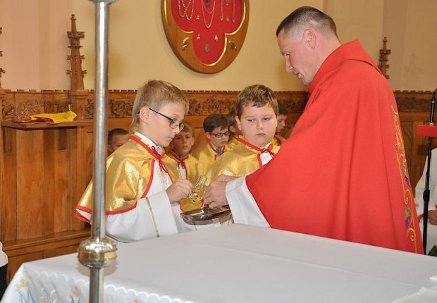 Przyjęcie kandydat&oacute;w na ministrant&oacute;w