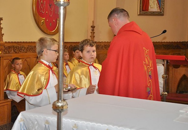 Przyjęcie kandydat&oacute;w na ministrant&oacute;w