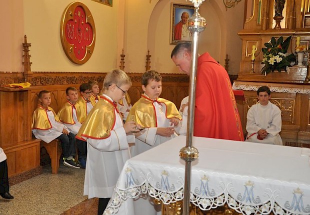 Przyjęcie kandydat&oacute;w na ministrant&oacute;w