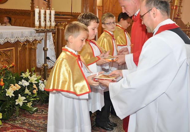 Przyjęcie kandydat&oacute;w na ministrant&oacute;w