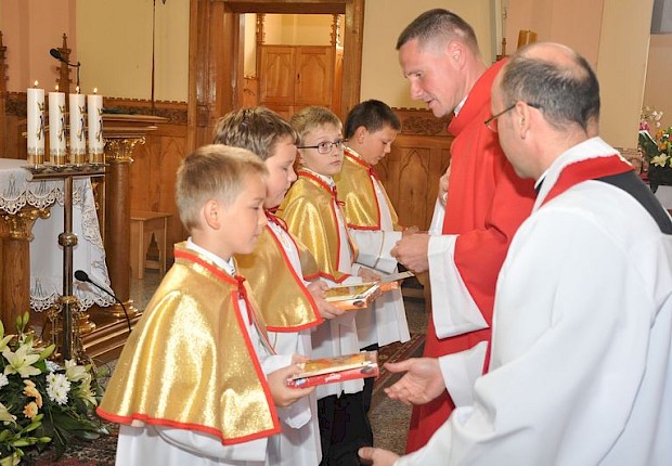 Przyjęcie kandydat&oacute;w na ministrant&oacute;w
