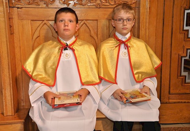 Przyjęcie kandydat&oacute;w na ministrant&oacute;w