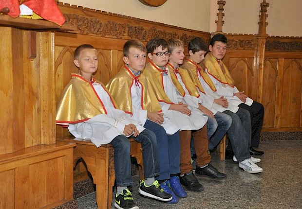 Przyjęcie kandydat&oacute;w na ministrant&oacute;w