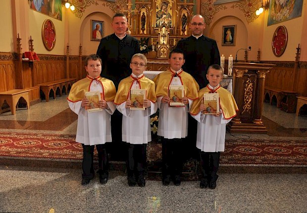 Przyjęcie kandydat&oacute;w na ministrant&oacute;w