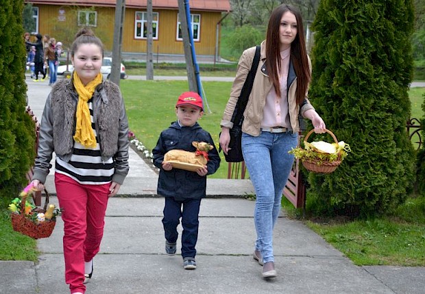 Wielka Sobota - poświęcenie pokarm&oacute;w