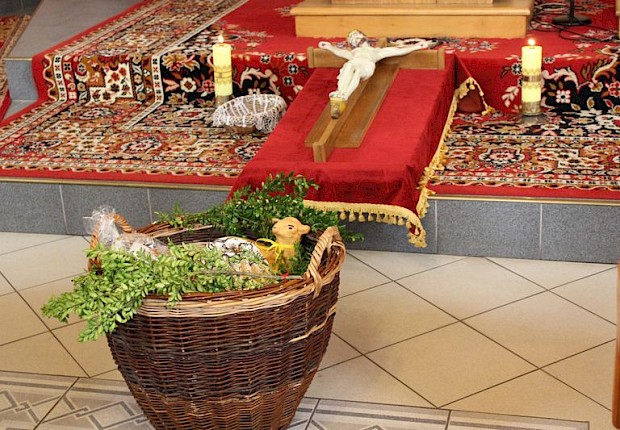 Wielka Sobota - poświęcenie pokarm&oacute;w