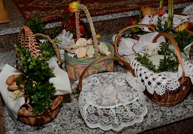 Wielka Sobota - poświęcenie pokarm&oacute;w