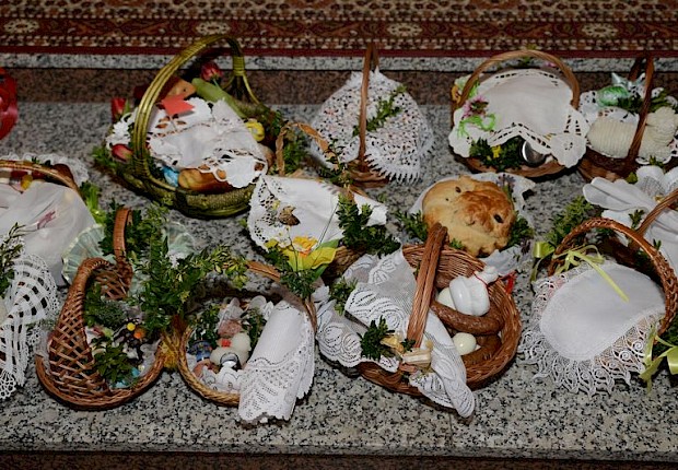 Wielka Sobota - poświęcenie pokarm&oacute;w