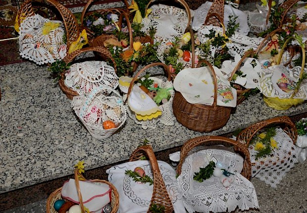 Wielka Sobota - poświęcenie pokarm&oacute;w