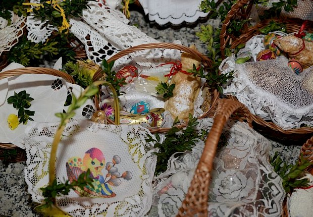 Wielka Sobota - poświęcenie pokarm&oacute;w