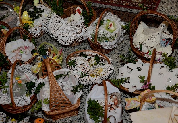 Wielka Sobota - poświęcenie pokarm&oacute;w