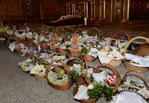 Wielka Sobota - poświęcenie pokarm&oacute;w