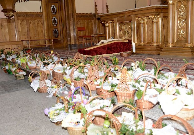 Wielka Sobota - poświęcenie pokarm&oacute;w