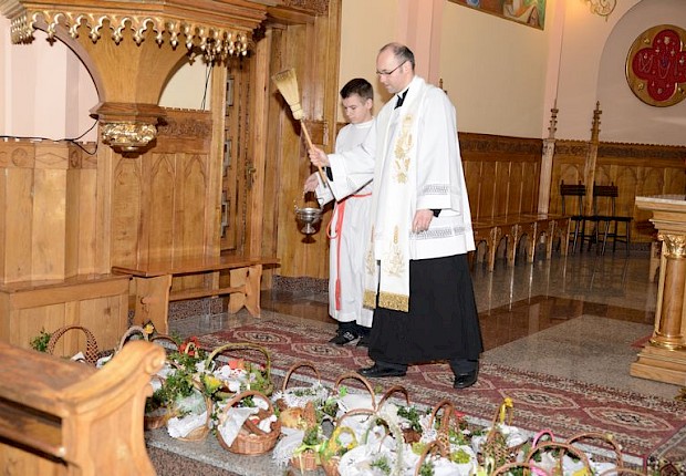 Wielka Sobota - poświęcenie pokarm&oacute;w