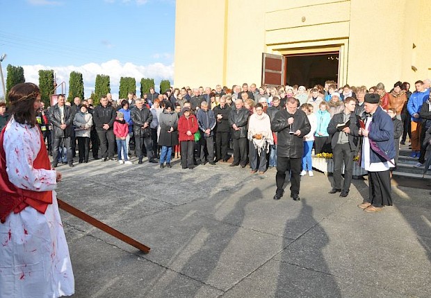 Parafialna droga krzyżowa