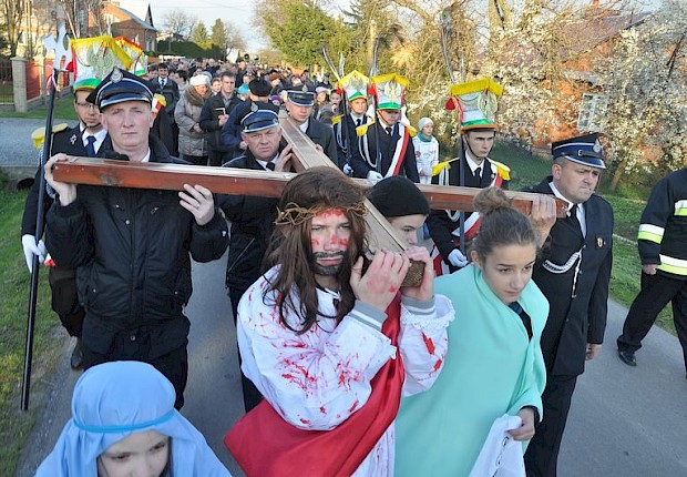 Parafialna droga krzyżowa