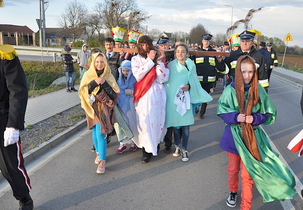 Parafialna droga krzyżowa