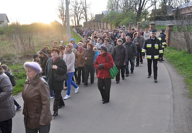 Parafialna droga krzyżowa