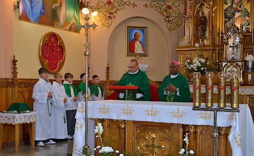 Goście z Papui Nowej Gwinei: bp Paul Sundu i Rodak ks. Łukasz Hołub