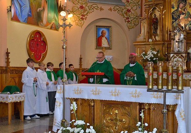 Goście z Papui Nowej Gwinei: bp Paul Sundu i Rodak ks. Łukasz Hołub