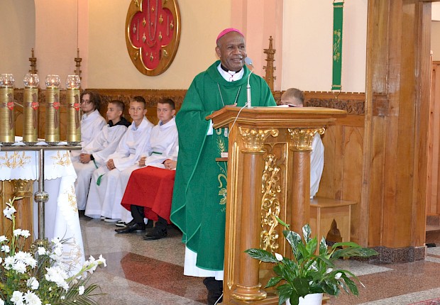 Goście z Papui Nowej Gwinei: bp Paul Sundu i Rodak ks. Łukasz Hołub