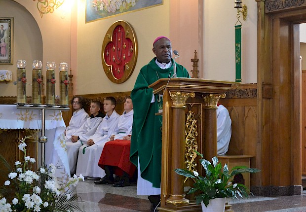 Goście z Papui Nowej Gwinei: bp Paul Sundu i Rodak ks. Łukasz Hołub