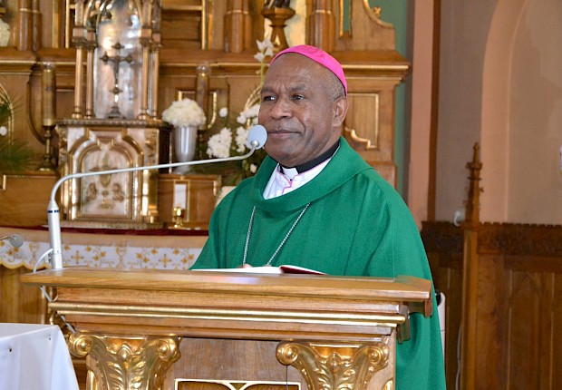Goście z Papui Nowej Gwinei: bp Paul Sundu i Rodak ks. Łukasz Hołub