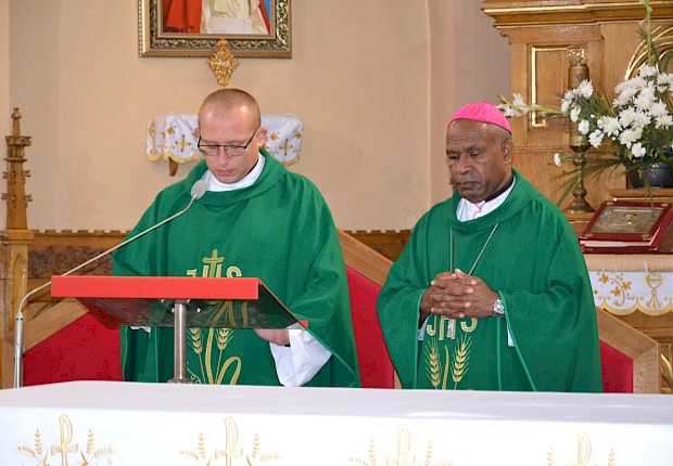 Goście z Papui Nowej Gwinei: bp Paul Sundu i Rodak ks. Łukasz Hołub