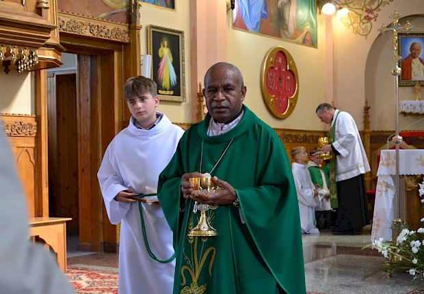 Goście z Papui Nowej Gwinei: bp Paul Sundu i Rodak ks. Łukasz Hołub