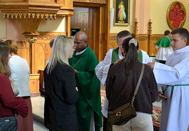 Goście z Papui Nowej Gwinei: bp Paul Sundu i Rodak ks. Łukasz Hołub