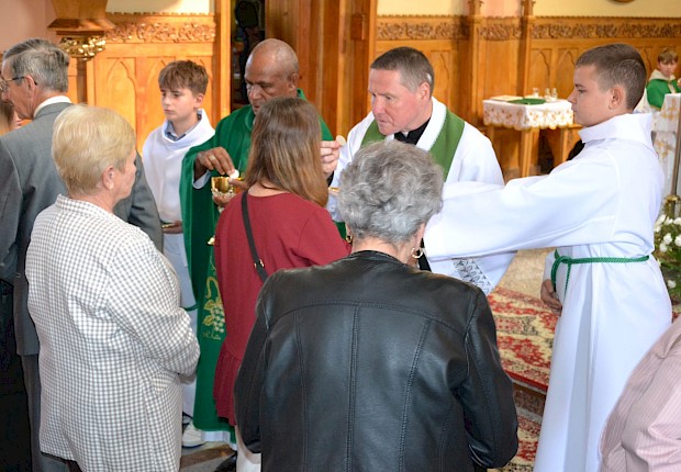 Goście z Papui Nowej Gwinei: bp Paul Sundu i Rodak ks. Łukasz Hołub