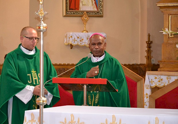 Goście z Papui Nowej Gwinei: bp Paul Sundu i Rodak ks. Łukasz Hołub