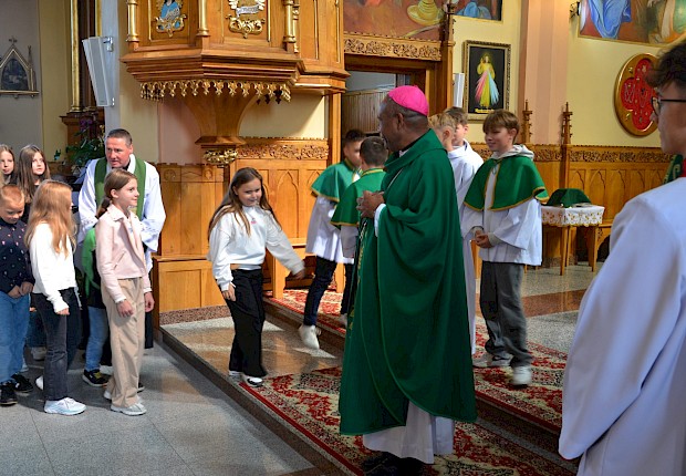 Goście z Papui Nowej Gwinei: bp Paul Sundu i Rodak ks. Łukasz Hołub