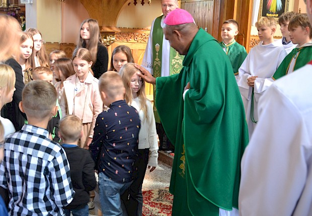 Goście z Papui Nowej Gwinei: bp Paul Sundu i Rodak ks. Łukasz Hołub