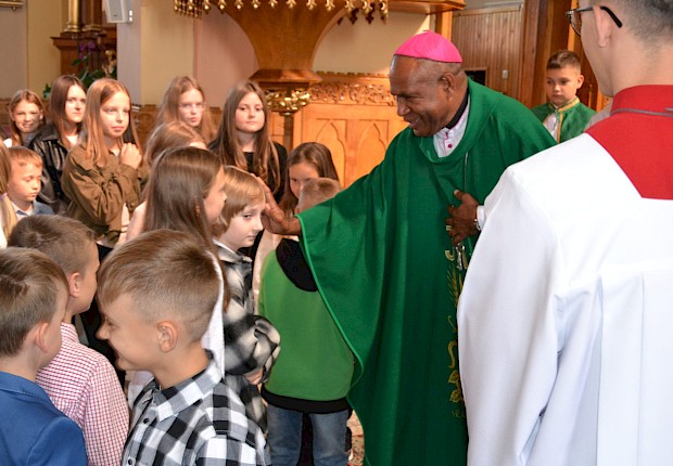 Goście z Papui Nowej Gwinei: bp Paul Sundu i Rodak ks. Łukasz Hołub