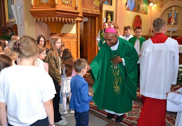 Goście z Papui Nowej Gwinei: bp Paul Sundu i Rodak ks. Łukasz Hołub