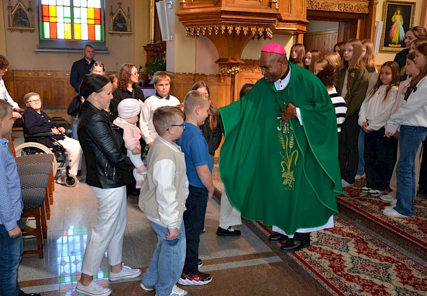 Goście z Papui Nowej Gwinei: bp Paul Sundu i Rodak ks. Łukasz Hołub