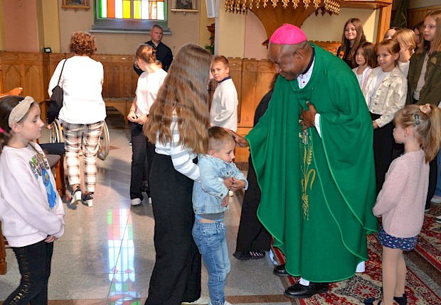Goście z Papui Nowej Gwinei: bp Paul Sundu i Rodak ks. Łukasz Hołub