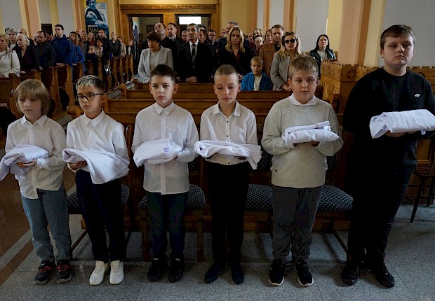 Przyjęcie kandydat&oacute;w do posługi ministranta