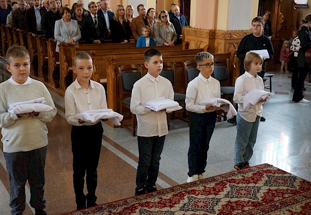Przyjęcie kandydat&oacute;w do posługi ministranta