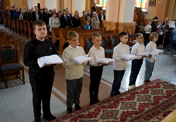Przyjęcie kandydat&oacute;w do posługi ministranta