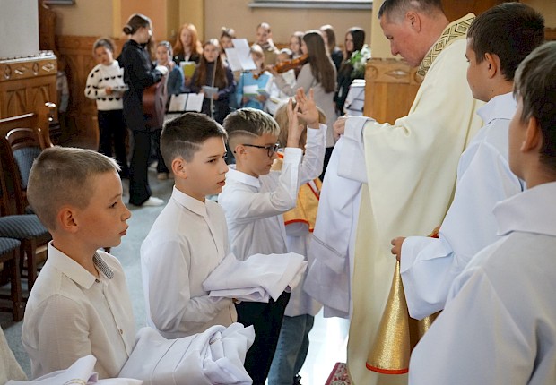 Przyjęcie kandydat&oacute;w do posługi ministranta