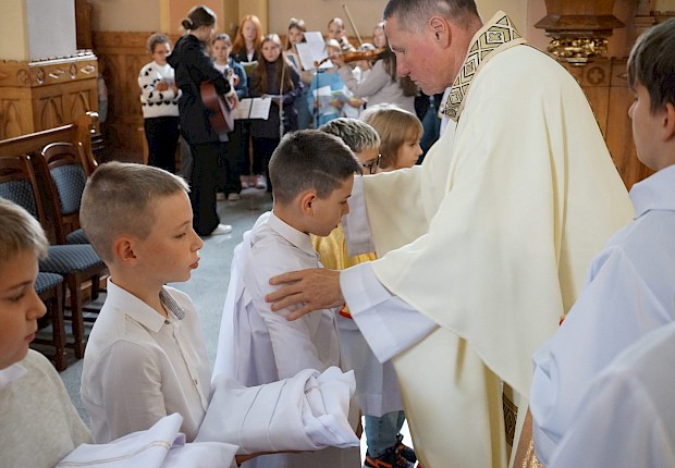 Przyjęcie kandydat&oacute;w do posługi ministranta