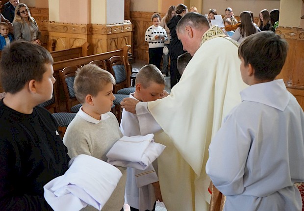Przyjęcie kandydat&oacute;w do posługi ministranta