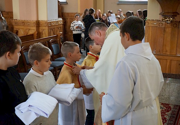 Przyjęcie kandydat&oacute;w do posługi ministranta