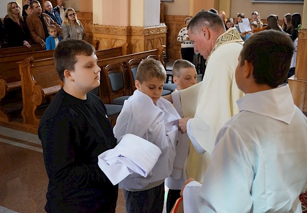 Przyjęcie kandydat&oacute;w do posługi ministranta