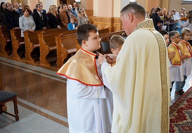 Przyjęcie kandydat&oacute;w do posługi ministranta