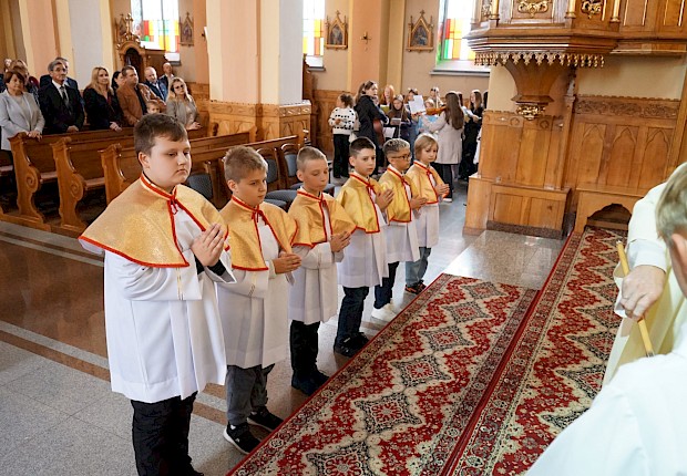 Przyjęcie kandydat&oacute;w do posługi ministranta